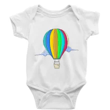 Teplovzdušný balón v oblakoch