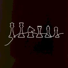 Šachové figúrky v rade - obrys