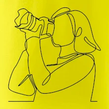 Fotografka stojaca jedným ťahom