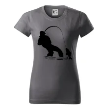 Rybár ťahajúce rybu