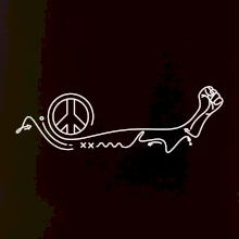 Päsť a symbol mieru