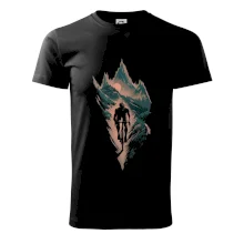 Cyklista v tme na horách