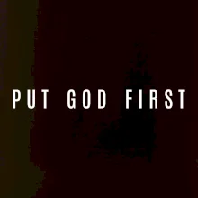 Put God first slabý nápis