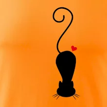 Zamilovaná mačka ležiaca