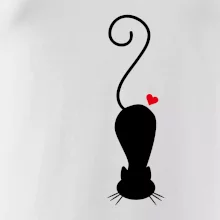 Zamilovaná mačka ležiaca