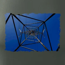 Stožiar vysokého napätia zospodu