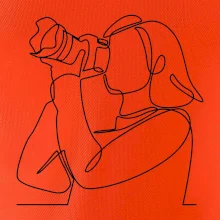 Fotografka stojaca jedným ťahom