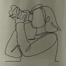 Fotografka stojaca jedným ťahom