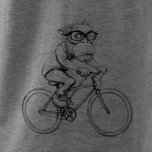 Opice s okuliarmi na bicykli