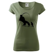 Rybár ťahajúce rybu