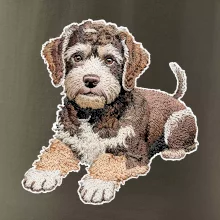 Lagotto romagnolo ležiaci vyšívaný na prsníku
