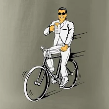 Gentleman na bicykli s pivom