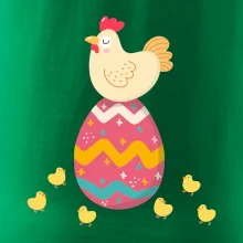 Sliepka sediaca na veľkonočnom vajci