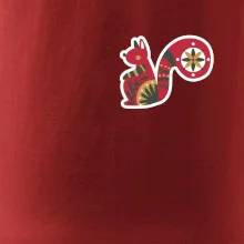 Folklór na prsníku veverička