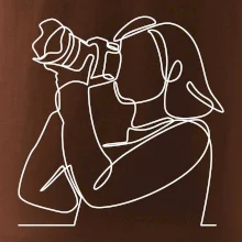 Fotografka stojaca jedným ťahom