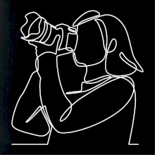 Fotografka stojaca jedným ťahom Fotografka stojaca jedným ťahom