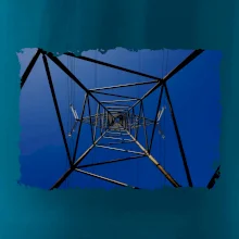 Stožiar vysokého napätia zospodu