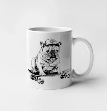 Čiernobiely buldog na skateboarde