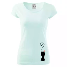 Zamilovaná mačka ležiaca