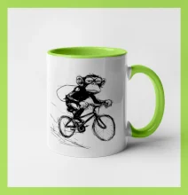 Opice s batohom na bicykli