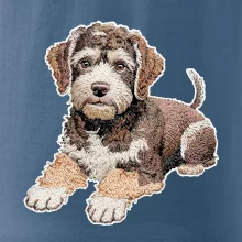 Lagotto romagnolo ležiaci vyšívaný na prsníku