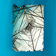 Farebné nebo - stožiare vysokého napätia