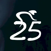 Cyklista oslavuje dvadsaťpäťku (25)