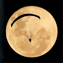 Paragliding mesiac