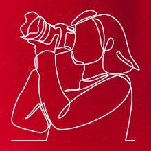 Fotografka stojaca jedným ťahom