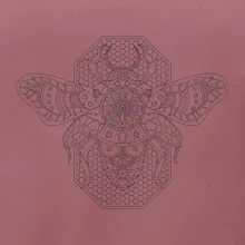 Steampunk včela čiernobiela