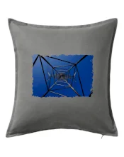 Stožiar vysokého napätia zospodu