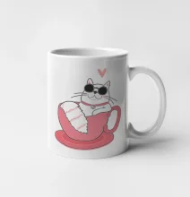 Hustá mačka v hrnčeku