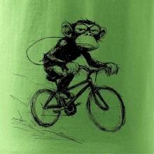 Opice s batohom na bicykli