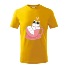 Hustá mačka v hrnčeku