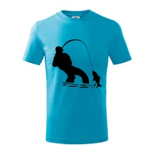 Rybár ťahajúce rybu