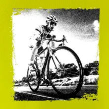 Cyklista čiernobiela cesta