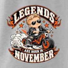 Legendy se rodí v listopadu malý motorkář na odrážedle