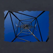 Stožiar vysokého napätia zospodu