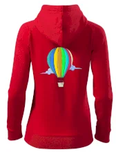 Teplovzdušný balón v oblakoch