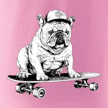 Čiernobiely buldog na skateboarde
