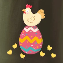 Sliepka sediaca na veľkonočnom vajci