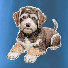 Lagotto romagnolo ležiaci vyšívaný na prsníku