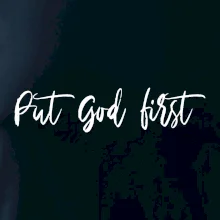 Put God first písací nápis