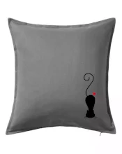 Zamilovaná mačka ležiaca