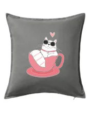 Hustá mačka v hrnčeku