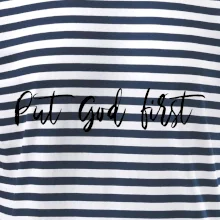 Put God first písací nápis