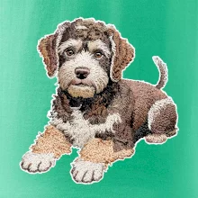 Lagotto romagnolo ležiaci vyšívaný na prsníku