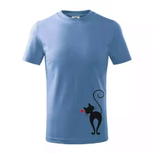 Zamilovaná mačka zozadu