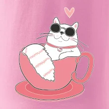 Hustá mačka v hrnčeku