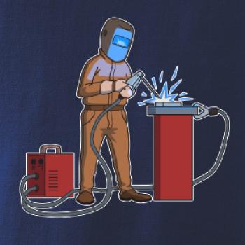 Zvárač pracuje